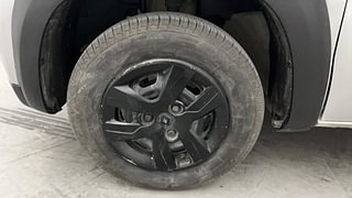 Used 2016 Renault Kwid [2015-2019] RXT Petrol Manual tyres LEFT FRONT TYRE RIM VIEW