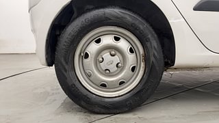 Used 2015 Hyundai i10 magna 1.1 Petrol Manual tyres RIGHT REAR TYRE RIM VIEW