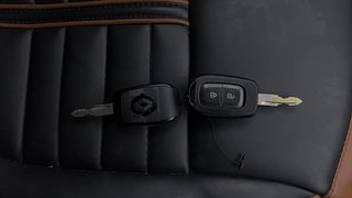 Used 2022 Renault Kwid CLIMBER 1.0 AMT Opt Petrol Automatic extra CAR KEY VIEW