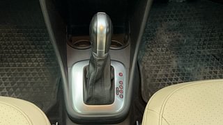 Used 2022 volkswagen Vento Highline Plus 1.0L TSI Petrol AT Petrol Automatic interior GEAR  KNOB VIEW