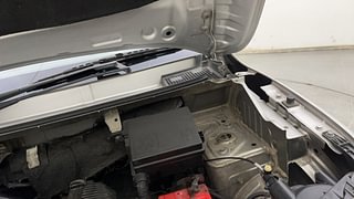 Used 2016 Renault Kwid [2015-2019] RXT Petrol Manual engine ENGINE LEFT SIDE HINGE & APRON VIEW