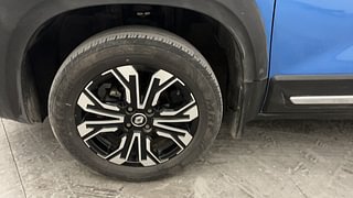 Used 2021 Renault Kiger RXZ 1.0 Turbo MT Dual Tone Petrol Manual tyres LEFT FRONT TYRE RIM VIEW