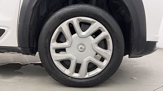 Used 2022 Renault Kiger RXT MT Petrol Manual tyres RIGHT FRONT TYRE RIM VIEW