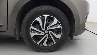 Used 2022 Maruti Suzuki Swift VXI Petrol Manual tyres RIGHT FRONT TYRE RIM VIEW