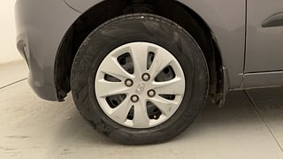 Used 2013 Hyundai i10 magna 1.1 Petrol Manual tyres LEFT FRONT TYRE RIM VIEW