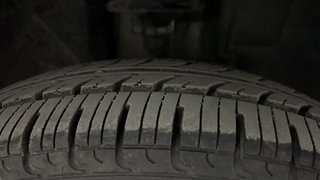 Used 2017 Renault Kwid [2017-2019] RXT 1.0 SCE Special Petrol Manual tyres RIGHT FRONT TYRE TREAD VIEW