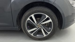 Used 2021 Tata Altroz XZ 1.2 Petrol Manual tyres RIGHT FRONT TYRE RIM VIEW