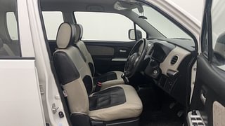 Used 2015 Maruti Suzuki Wagon R 1.0 [2010-2019] VXi Petrol Manual interior RIGHT SIDE FRONT DOOR CABIN VIEW