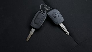 Used 2015 Renault Kwid [2015-2019] RXT Petrol Manual extra CAR KEY VIEW