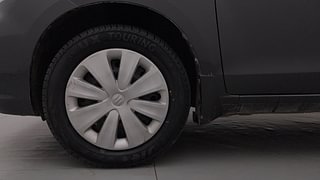 Used 2017 Maruti Suzuki Ertiga [2015-2018] VXI AT Petrol Automatic tyres LEFT FRONT TYRE RIM VIEW