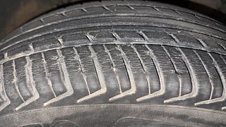 Used 2015 Renault Kwid [2015-2019] RXT Petrol Manual tyres RIGHT FRONT TYRE TREAD VIEW
