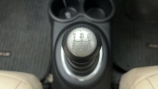 Used 2014 Honda Amaze [2013-2016] 1.2 VX i-VTEC Petrol Manual interior GEAR  KNOB VIEW