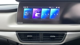 Used 2022 Mahindra XUV700 AX 5 Petrol MT 7 STR Petrol Manual top_features Touch screen infotainment system