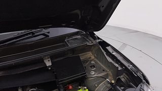 Used 2018 Renault Kwid [2017-2019] RXT 1.0 SCE Special (O) Petrol Manual engine ENGINE LEFT SIDE HINGE & APRON VIEW