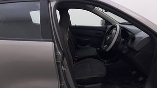 Used 2017 Renault Kwid [2015-2019] RXT Petrol Manual interior RIGHT SIDE FRONT DOOR CABIN VIEW
