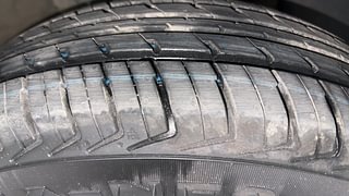 Used 2017 Renault Kwid [2015-2019] RXT Petrol Manual tyres RIGHT FRONT TYRE TREAD VIEW