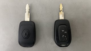 Used 2017 Renault Kwid [2017-2019] RXT 1.0 SCE Special Petrol Manual extra CAR KEY VIEW