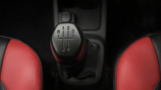 Used 2017 Renault Kwid [2017-2019] RXT 1.0 SCE Special Petrol Manual interior GEAR  KNOB VIEW