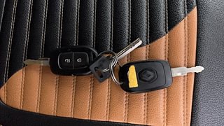 Used 2018 Renault Kwid [2017-2019] RXT 1.0 SCE Special (O) Petrol Manual extra CAR KEY VIEW