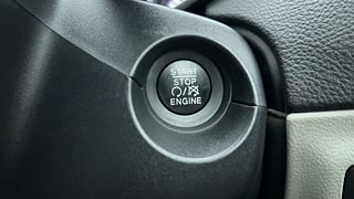 Used 2017 JEEP Compass [2017-2021] Limited 1.4 Petrol AT Petrol Automatic top_features Keyless start