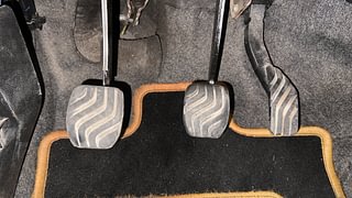 Used 2018 Renault Kwid [2017-2019] RXT 1.0 SCE Special (O) Petrol Manual interior PEDALS VIEW