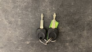 Used 2013 Hyundai i10 magna 1.1 Petrol Manual extra CAR KEY VIEW