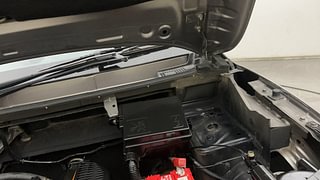 Used 2017 Renault Kwid [2017-2019] RXT 1.0 SCE Special Petrol Manual engine ENGINE LEFT SIDE HINGE & APRON VIEW