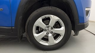Used 2017 JEEP Compass [2017-2021] Limited 1.4 Petrol AT Petrol Automatic tyres RIGHT FRONT TYRE RIM VIEW