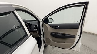 Used 2014 Hyundai i20 [2012-2014] Sportz 1.4 CRDI Diesel Manual interior RIGHT FRONT DOOR OPEN VIEW