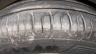 Used 2014 hyundai i10 Sportz 1.1 Petrol Petrol Manual tyres RIGHT FRONT TYRE TREAD VIEW