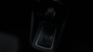 Used 2018 Ford Figo [2015-2019] Titanium 1.5 Ti-VCT AT Petrol Automatic interior GEAR  KNOB VIEW