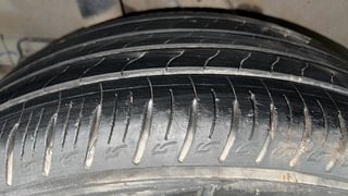 Used 2022 Hyundai Venue [2019-2022] SX 1.0  Turbo iMT Petrol Manual tyres RIGHT REAR TYRE TREAD VIEW