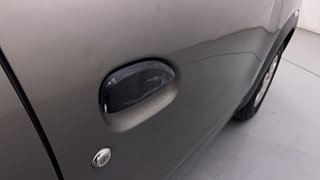 Used 2017 Renault Kwid [2015-2019] RXT Petrol Manual dents MINOR DENT