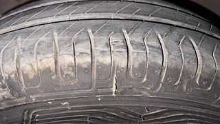 Used 2014 hyundai i10 Sportz 1.1 Petrol Petrol Manual tyres LEFT FRONT TYRE TREAD VIEW