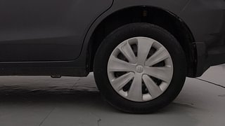Used 2017 Maruti Suzuki Ertiga [2015-2018] VXI AT Petrol Automatic tyres LEFT REAR TYRE RIM VIEW