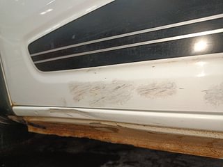 Used 2023 Renault Kwid 1.0 RXT SCE Petrol Manual dents MINOR SCRATCH
