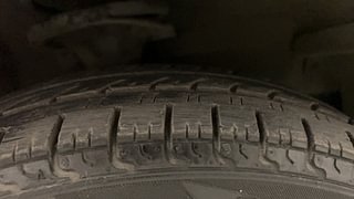 Used 2013 Hyundai i10 magna 1.1 Petrol Manual tyres RIGHT FRONT TYRE TREAD VIEW