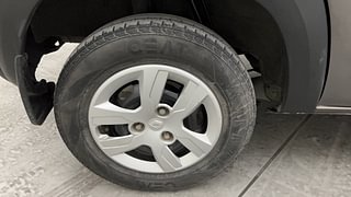 Used 2017 Renault Kwid [2017-2019] RXT 1.0 SCE Special Petrol Manual tyres RIGHT REAR TYRE RIM VIEW