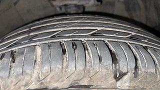 Used 2017 JEEP Compass [2017-2021] Limited 1.4 Petrol AT Petrol Automatic tyres RIGHT FRONT TYRE TREAD VIEW