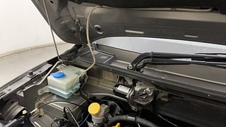 Used 2017 Renault Kwid [2017-2019] RXT 1.0 SCE Special Petrol Manual engine ENGINE RIGHT SIDE HINGE & APRON VIEW