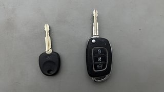 Used 2017 Hyundai Xcent [2017-2019] S AT Petrol Petrol Automatic extra CAR KEY VIEW