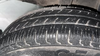Used 2018 Renault Kwid [2017-2019] RXT 1.0 SCE Special (O) Petrol Manual tyres RIGHT REAR TYRE TREAD VIEW