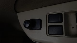 Used 2017 Maruti Suzuki Ertiga [2015-2018] VXI AT Petrol Automatic top_features Adjustable ORVM