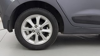 Used 2015 Hyundai Grand i10 Asta AT 1.2 Kappa VTVT Petrol Automatic tyres RIGHT REAR TYRE RIM VIEW