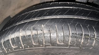 Used 2018 Renault Kwid [2017-2019] RXT 1.0 SCE Special (O) Petrol Manual tyres RIGHT FRONT TYRE TREAD VIEW