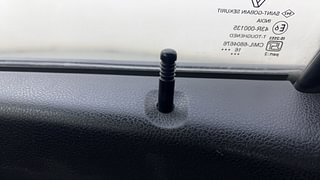 Used 2017 Renault Kwid [2015-2019] RXT Petrol Manual top_features Central locking