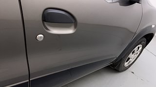 Used 2015 Renault Kwid [2015-2019] RXT Petrol Manual dents MINOR SCRATCH