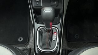 Used 2017 JEEP Compass [2017-2021] Limited 1.4 Petrol AT Petrol Automatic interior GEAR  KNOB VIEW