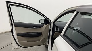 Used 2014 Hyundai i20 [2012-2014] Sportz 1.4 CRDI Diesel Manual interior LEFT FRONT DOOR OPEN VIEW