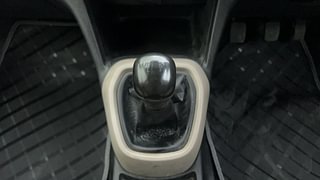 Used 2017 Hyundai Xcent [2014-2017] Base ABS Diesel Diesel Manual interior GEAR  KNOB VIEW